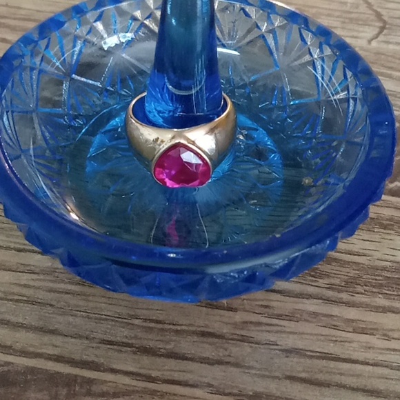 Small Pink and Gold Tone Ring with Heart Design - Picture 3 of 8